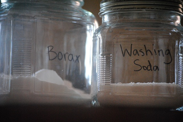 borax and washing soda wash clothes without detergent